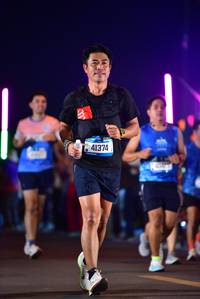 BIB: 41374
                            <button type="button" onclick="openModal(20790075)" class="btn btn-primary btn-sm float-right btn-popup" data-toggle="modal" data-target=".modal-high-quality">
                        <i class="fas fa-shopping-cart"></i> Add to Cart
                    </button>
                                            <button type="button" onclick="isThisMe(20790075, true)" class="btn btn-success btn-sm float-right btn-popup btn-isme hidden" data-toggle="tooltip" data-placement="bottom" title="นี่คือรูปของคุณใช่ไหม คลิกที่นี่เพื่อเอาเข้าอัลบั้ม">
                        <i class="fas fa-plus"></i> Add to album
                    </button>
                    <button type="button" onclick="isThisMe(20790075, false)" class="btn btn-warning btn-sm float-right btn-popup btn-isnotme hidden">
                        <i class="fas fa-ban"></i> Remove from album
                    </button>